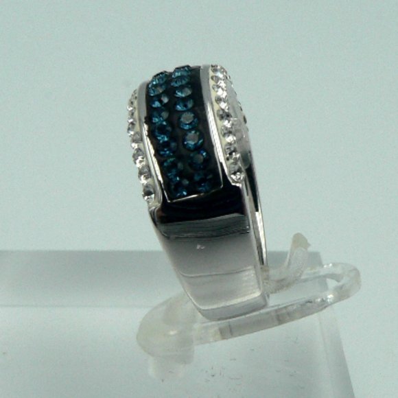 Sz 7 Genuine Blue and White Austrian Crystal Ring NWOT - Picture 3 of 5